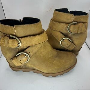 Sorel Joan of Artic Leather Wedge II Zip Womens 7.5 Bootie Buckle Light Brown